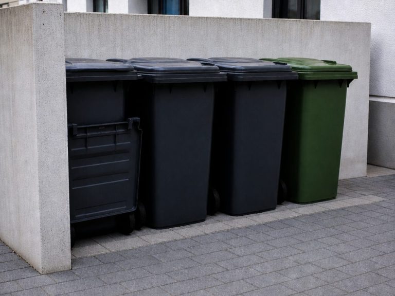 Hausmeisterservice: Müllplatz-Reinigung nachher